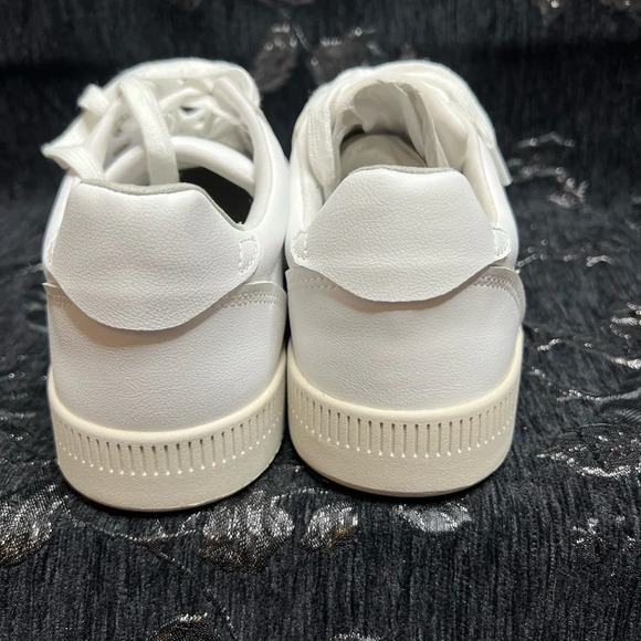 Everlane - The Court Sneaker Size 7- NWT SOLD OUT $130 - Picture 7 of 8